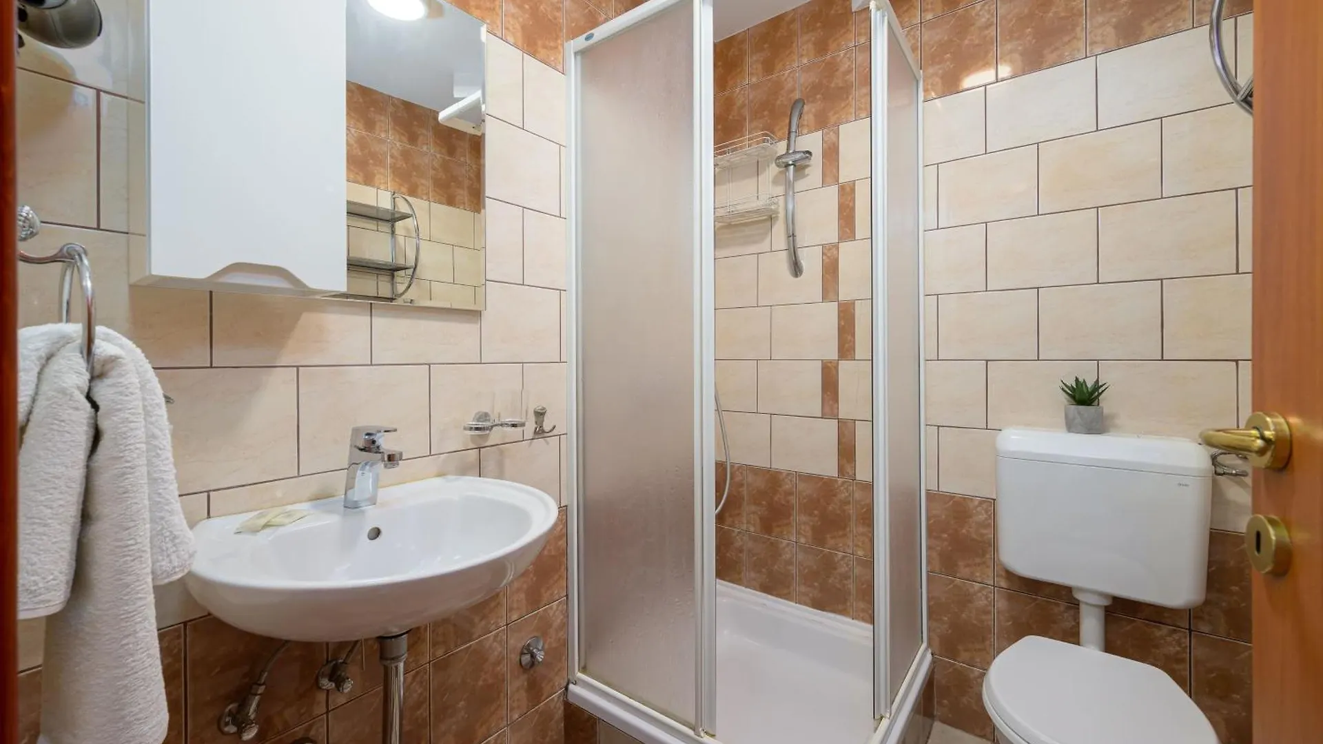 Ruhig Gelegene Ferienwohnung 7 Stinjan Apartment